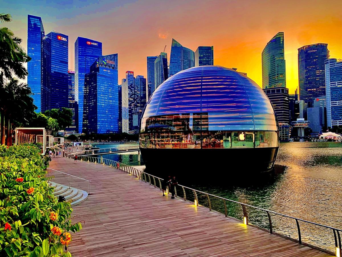 Marina Bay Sands Waterfront Apple Store - MLION Corporation