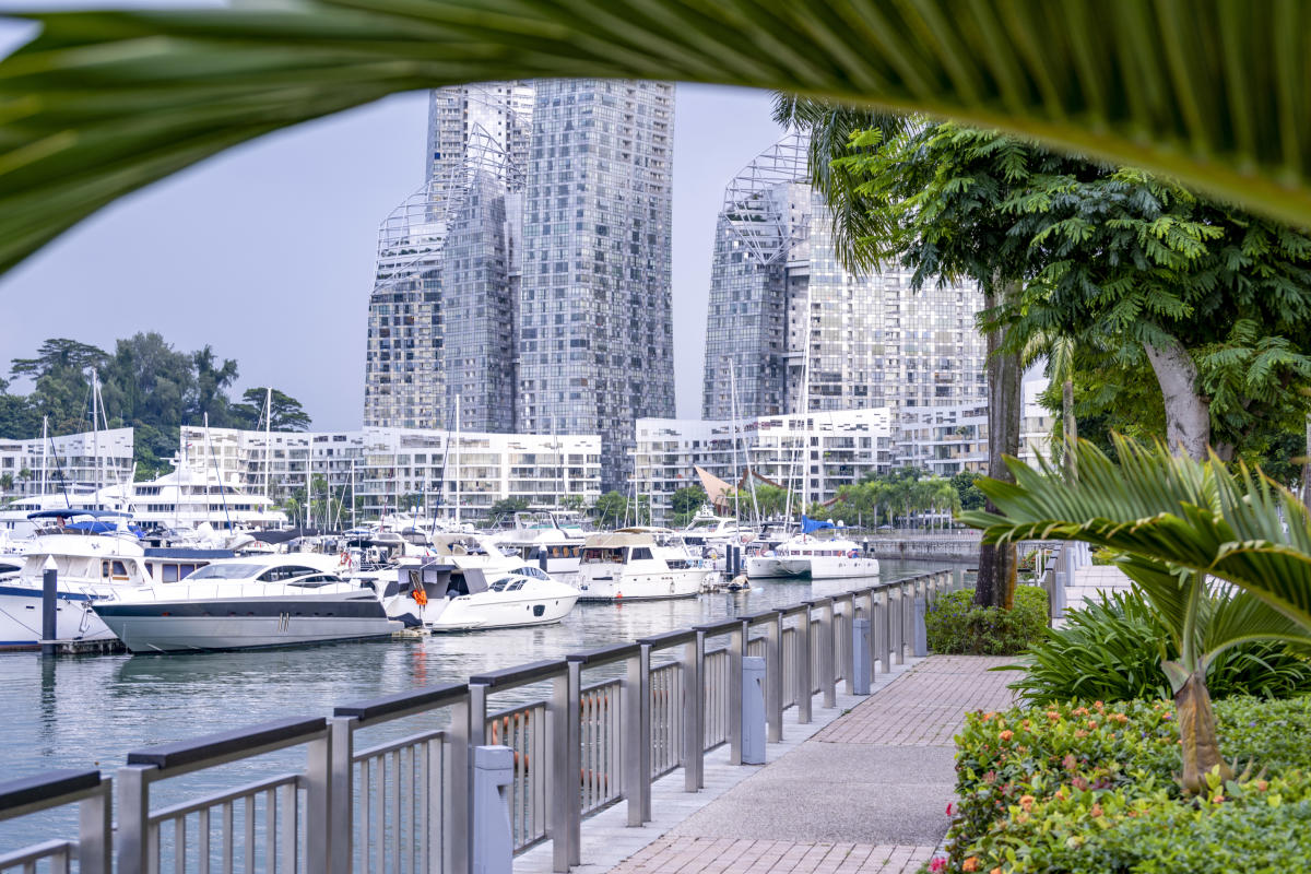 Read more about the article Singapore dwelling gross sales plunge to lowest since Could 2020 on curbs