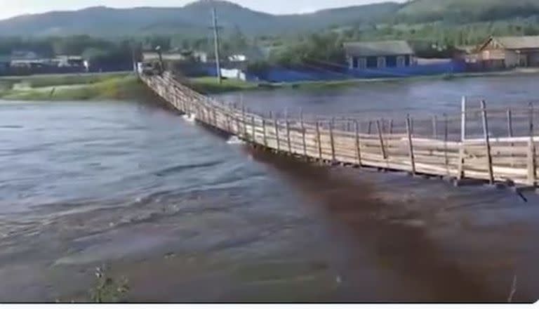 El puente colgante que colapsó en la región de Zabaikalie, en Rusia