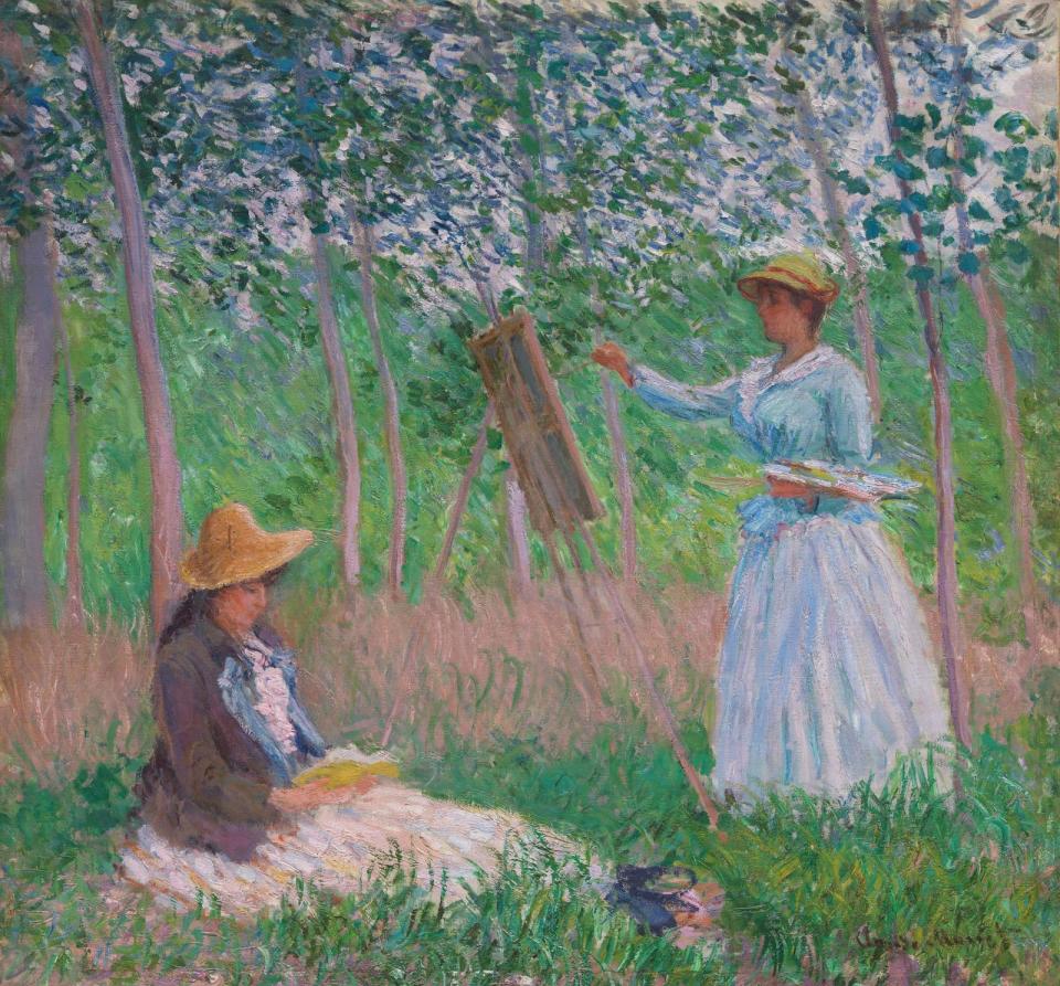 莫內 (Claude Monet, 1840-1926)，〈吉維尼的樹林中：畫架前的貝蘭榭．歐榭德與看書的蘇珊・歐榭德〉，作於1887年，油畫畫布，91 x 98 cm，Los Angeles County Museum of Art, Mr. and Mrs. George Gard De Sylva Collection, photo © Museum Associates/LACMA。富邦提供