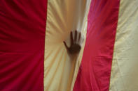 <p>A hand is seen through a giant Estelada (Catalan separatist flag) in the University of Barcelona’s historic building a day before the banned Oct. independence referendum in Barcelona, Spain, Sept. 30, 2017. (Photo: Enrique Calvo/Reuters) </p>