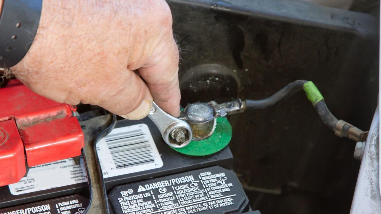 automobile battery maintenance