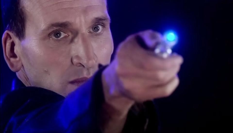 Ninth Doctor points sonic screwdriver