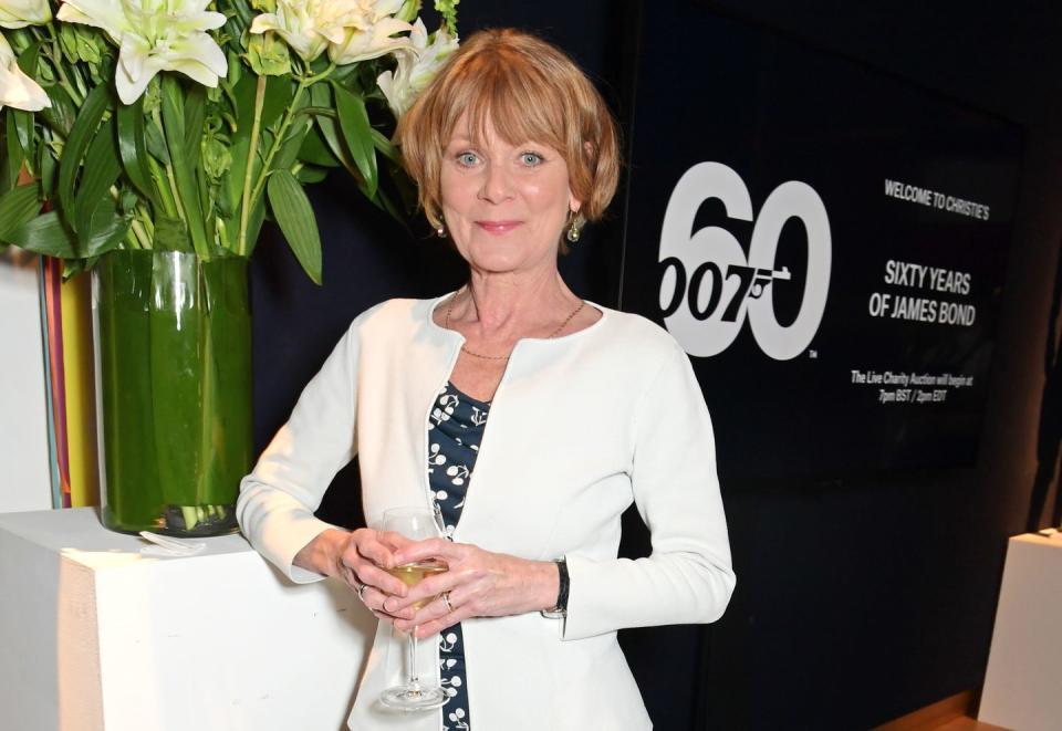 samantha bond