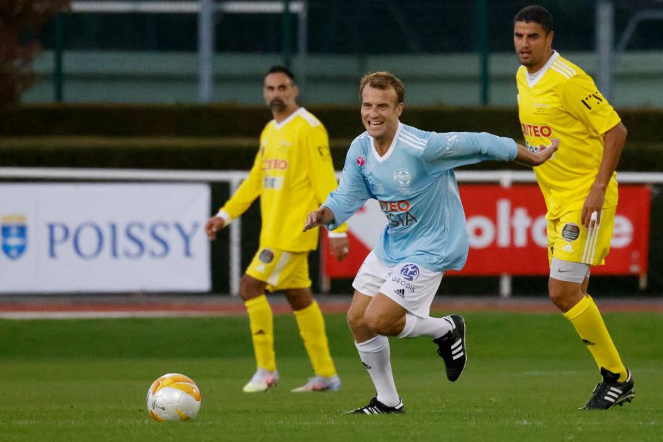 Emmanuel Macron lors du match avec le Variétés Club de France - ICON Sport