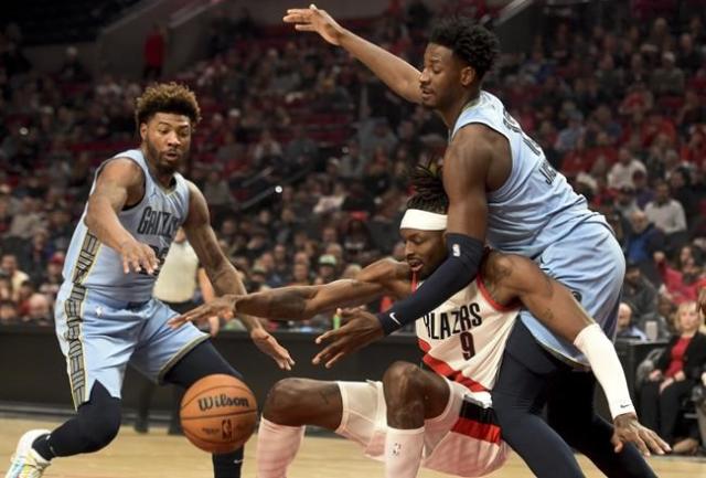 Heat pull away from Grizzlies for opening win