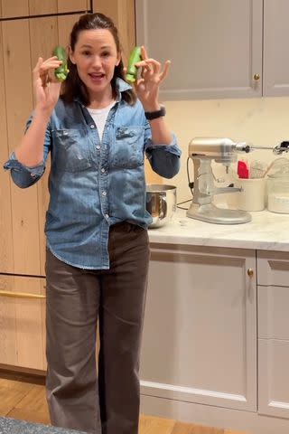 Jennifer Garner's Trusty KitchenAid Hand Mixer Is a Staple in My