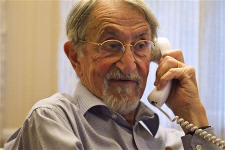 Martin Karplus speaks on the phone after winning the 2013 Nobel Prize for chemistry, at his home in Cambridge, Massachusetts October 9, 2013. REUTERS/Dominick Reuter