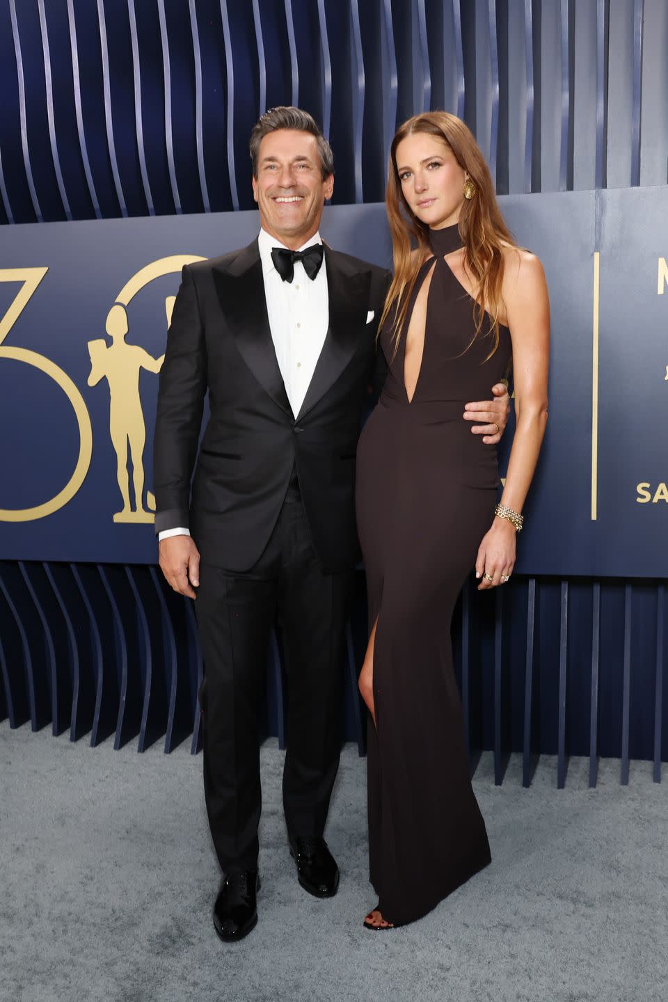 los angeles, california february 24 l r jon hamm and anna osceola attend the 30th annual screen actors guild awards at shrine auditorium and expo hall on february 24, 2024 in los angeles, california photo by amy sussmanwireimage