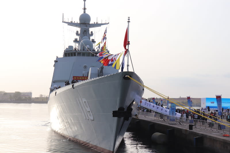 中共海軍052D型驅逐艦 中共海軍成立75週年，20日在青島港3號碼頭舉辦開 放日活動。圖為052D型驅逐艦—貴陽艦。 中央社記者呂佳蓉青島攝  113年4月20日 