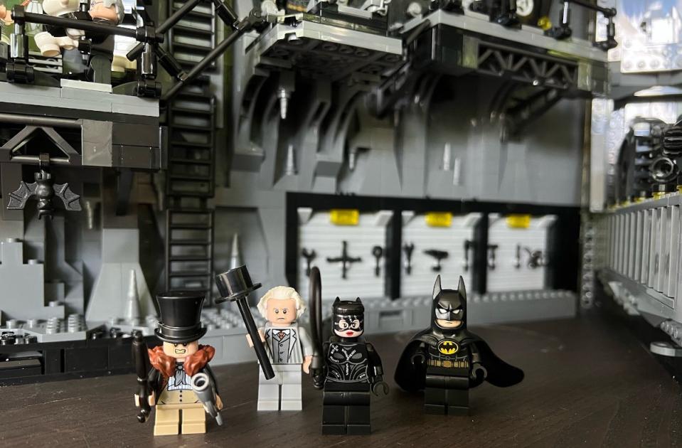 LEGO Batcave minifigs