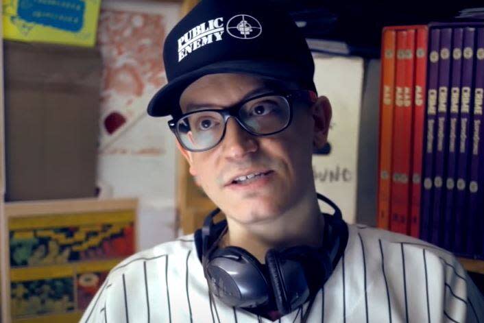 Ed Piskor, ici dans une vidéo publiée par « Time » sur YouTube, en 2014.