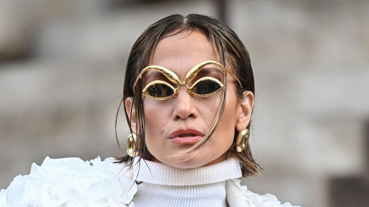 What A Waste Of Money”: Jennifer Lopez's Striking Look At Paris Fashion  Week Has People Talking