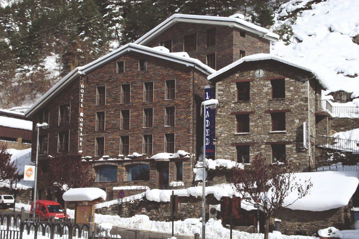 You’ll find mulled wine and homemade cake at the Hotel Montane (Crystal Ski)