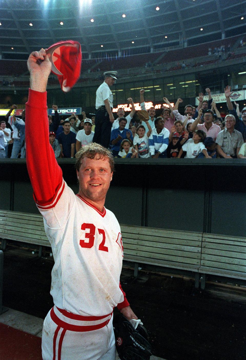 Tom Browning tips his hat to the crowd after he threw a perfect game against the  Dodgers in 1998.