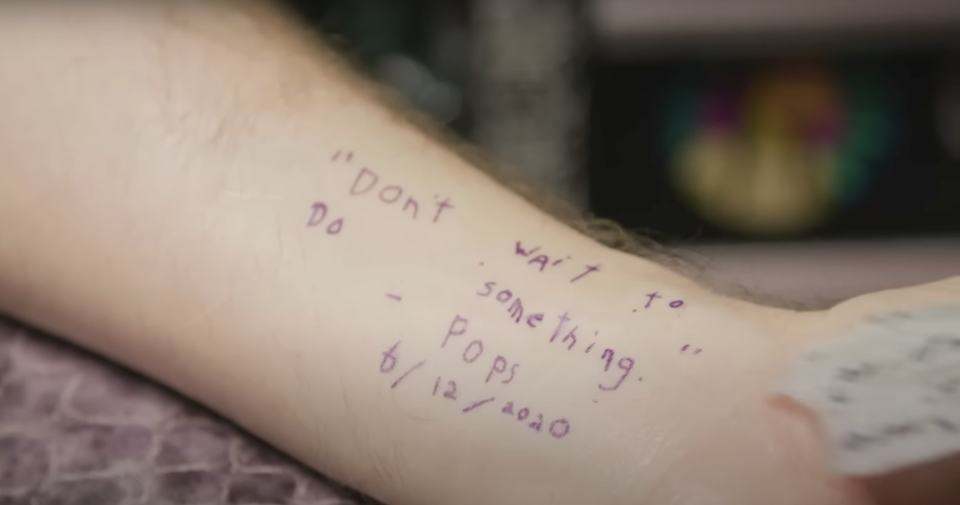 Sam Bennett shows the tattoo on his arm in his dad's handwriting. (Golf Channel)