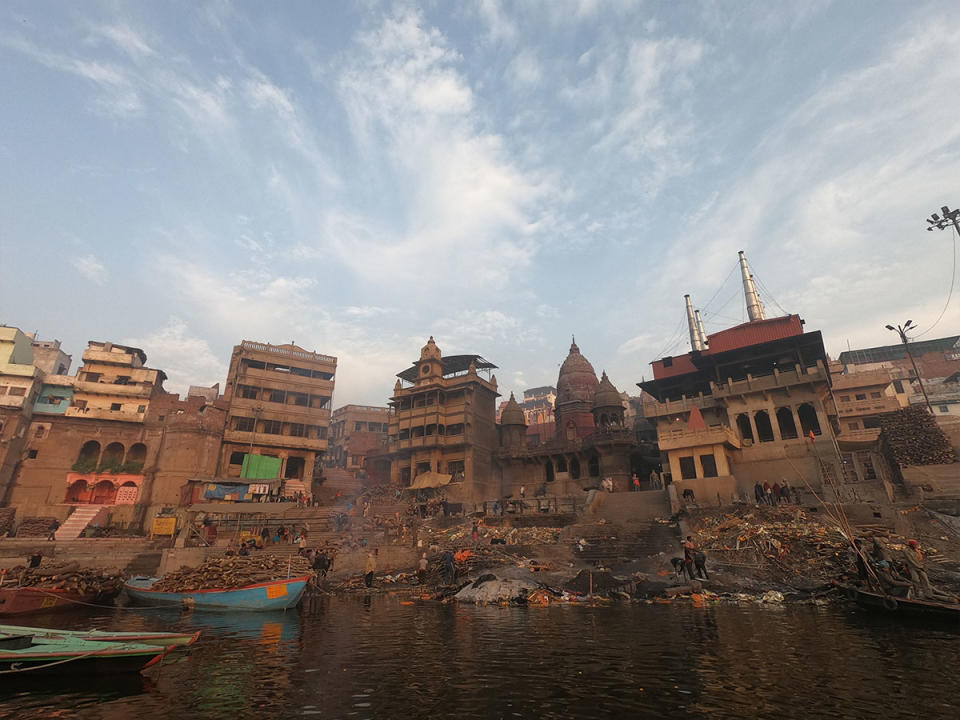 10 stunning photos of Varanasi as seen from a boat on the Ganga