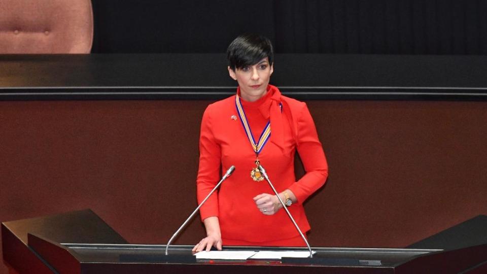 捷克眾議院議長艾達莫娃（Markéta Pekarová Adamová）今（28日）上午穿著一襲紅色套裝。（圖/胡瑞麒攝）