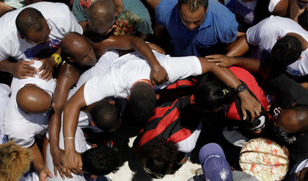 Relatives and friends of goalkeeper Christian Esmerio, 15, react during his burial after a deadly fire at Flamengo soccer club's training center, in Rio de Janeiro, Brazil February 10, 2019. REUTERS/Ricardo Moraes