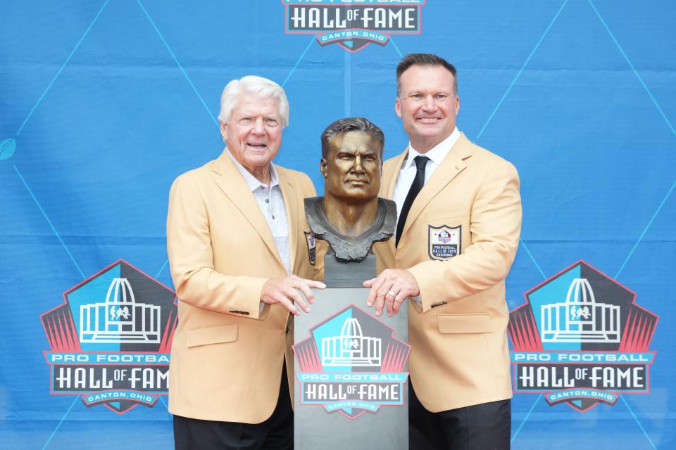 Aug 5, 2023; Canton, OH, USA; Miami Dolphins former linebacker Zach Thomas poses with his bust and presenter former head coach Jimmy Johnson during the 2023 Pro Football Hall of Fame Enshrinement at Tom Benson Hall of Fame Stadium. Mandatory Credit: Kirby Lee-USA TODAY Sports