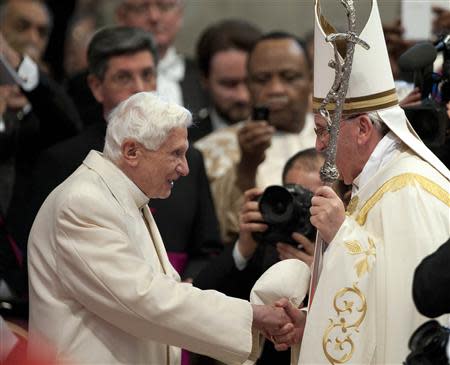 Pope Francis (R) greets former Pope Benedict during a consistory ceremony in Saint Peter's Basilica at the Vatican February 22, 2014. REUTERS/Alessia Giuliani