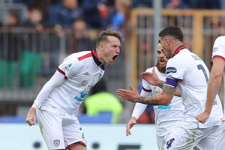 Jakub Jankto festeja el último gol que marcó con Cagliari: fue el 3 de marzo, ante Empoli