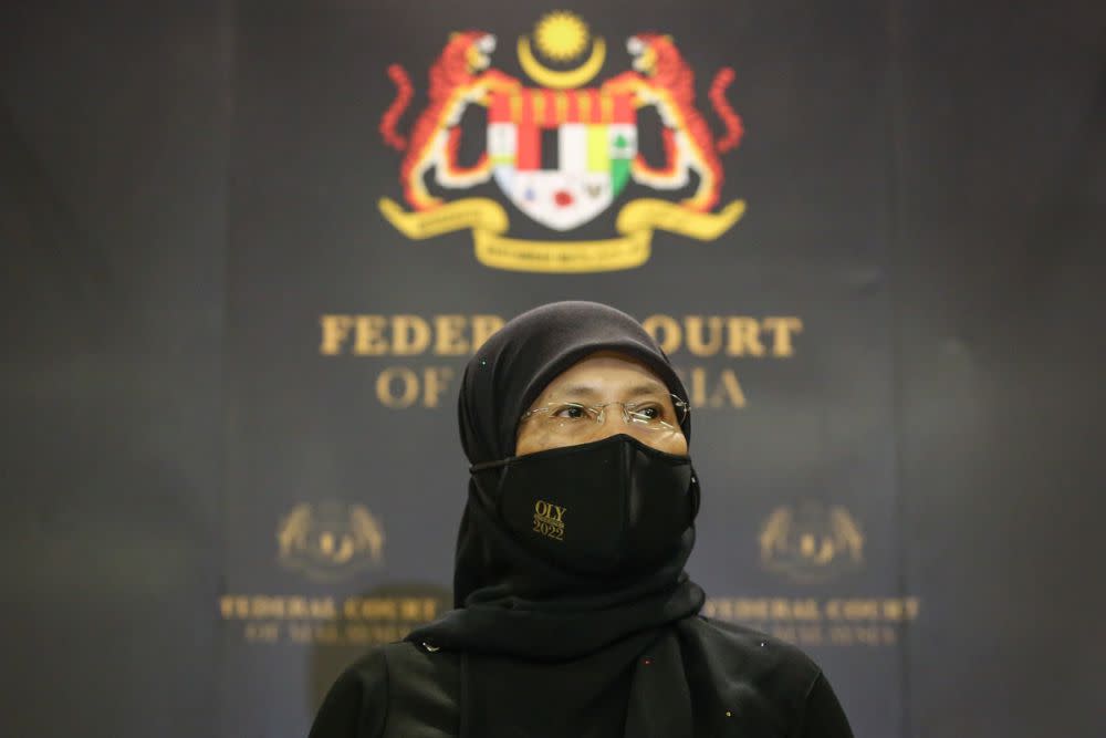 Chief Justice Tun Tengku Maimun Tuan Mat’s robust defence of the judiciary was met with a standing ovation from her fellow judges at a ceremony at the Palace of Justice today. — Picture by Yusof Mat Isa