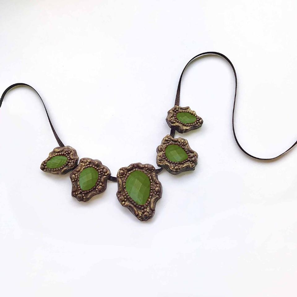 2) Emerald Marquise Necklace In Chocolate