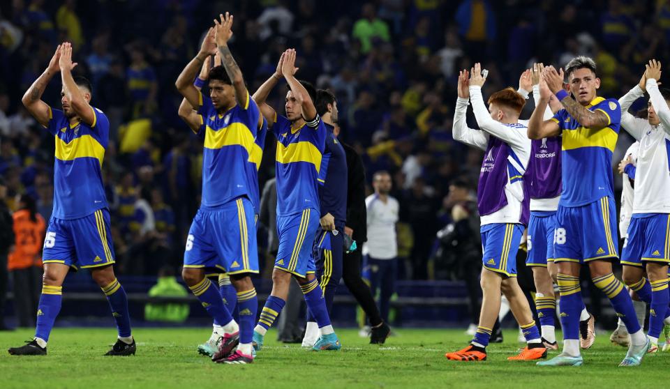 Los jugadores de Boca Juniors celebran después de su victoria en el partido de vuelta de la fase de grupos de la Copa Libertadores entre Boca Juniors de Argentina y Colo Colo de Chile en el Estadio Alberto J. Armando en Buenos Aires el 6 de junio de 2023.