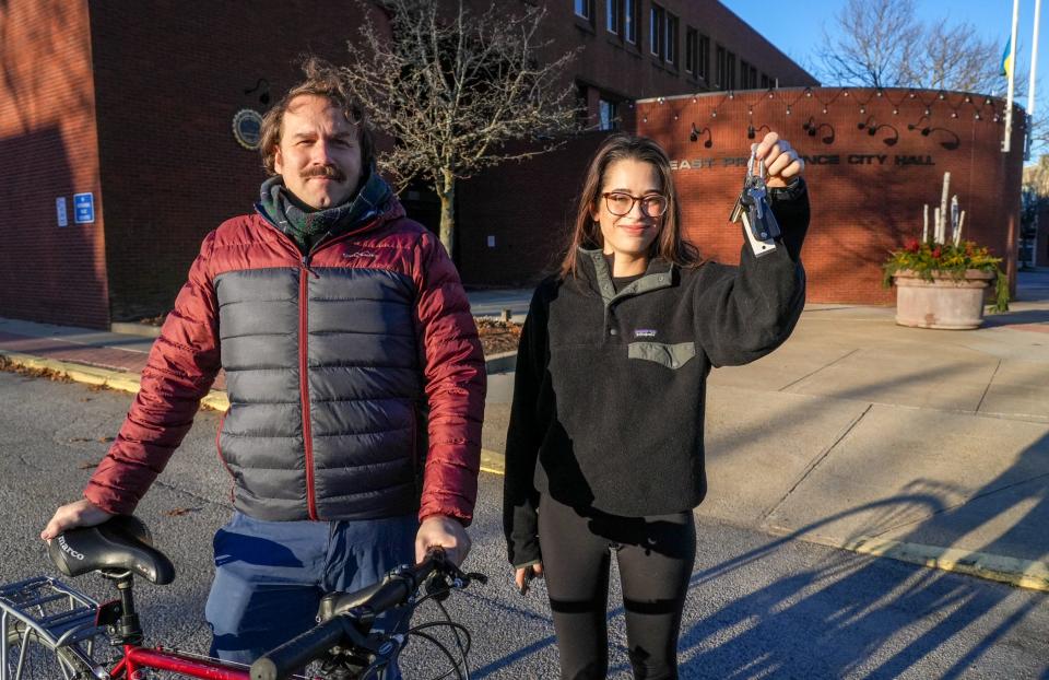 The Washington Bridge Race: Is a bike or car faster to get into Providence? Reporters Wheeler Cowperthwaite and Antonia Noori Farzan met in the East Providence City Hall parking lot to find out.