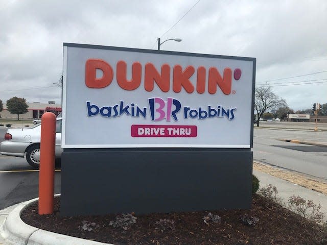 Dunkin' Donuts/Baskin Robbins, Calumet Avenue, Manitowoc, sign