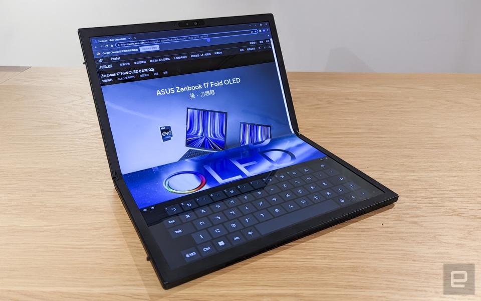 <p>ASUS Zenbook Fold 17</p> 