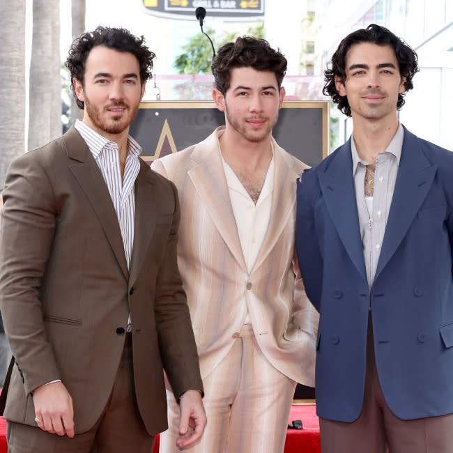 Los Jonas Brothers credit:Bang Showbiz