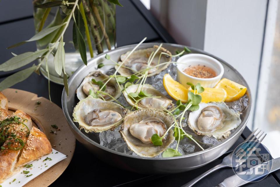 「Oysters Champagne Vinaigrette」能品嘗紐西蘭布拉夫（Bluff）生蠔，飽滿的海味與脆彈的肉質，被譽為是「南太平洋的魚子醬」。（紐幣65元／大份，約 NT$1,256）