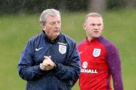 Foto del miércoles del técnico Roy Hodgson y el delantero Wayne Rooney en el entrenamiento de la selección inglesa de fútbol en Manchester. Mayo 25, 2016. Action Images via Reuters / Carl Recine