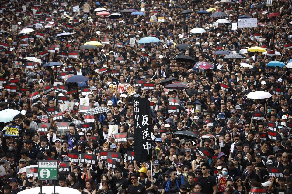 2019年6月16日，香港民陣發起第四次反對《逃犯條例》修訂大遊行，有200萬人參與 。