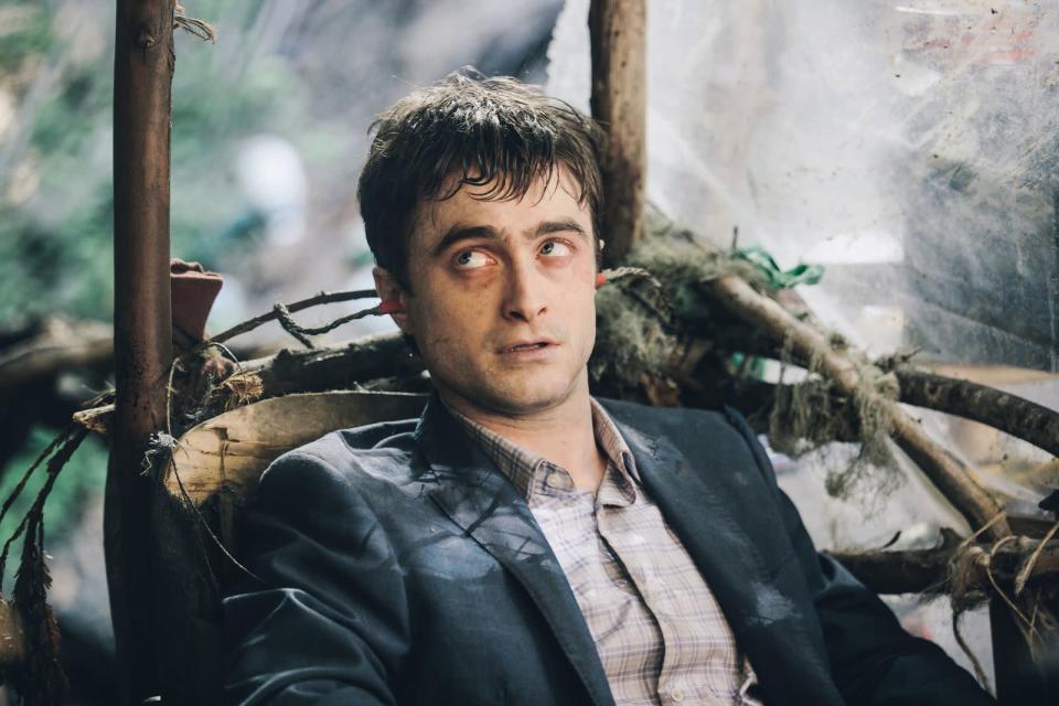Harry Potter als furzende Leiche - so lässt sich das seltsame Werk "Swiss Army Man" zusammenfassen. In seiner fraglos skurrilsten Rolle spielte Daniel Radcliffe einen Toten, auf dessen Körper ein Gestrandeter von einer einsamen Insel entkommen will. Noch Fragen? (Bild: Capelight)
