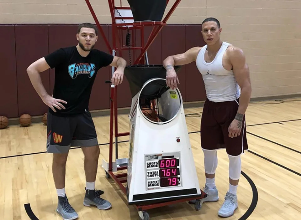 Former NBA point guard Mike Bibby is jacked now, and the internet lost it. (Twitter/Sacramento Kings)