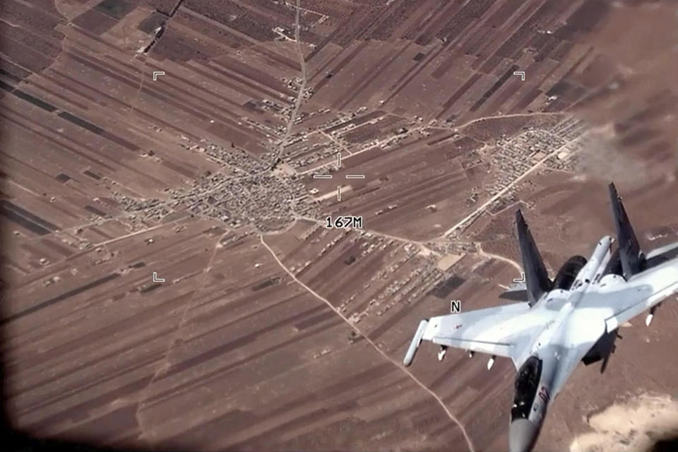 En esta imagen, tomada de un video distribuido por la Fuerza Aérea de EEUU, un SU-35 ruso vuela cerca de un dron MQ-9 Reaper estadounidense el 5 de julio de 2023, sobre Siria. (Fuerza Aérea de EEUU vía AP) / Credit: EEUU vía AP