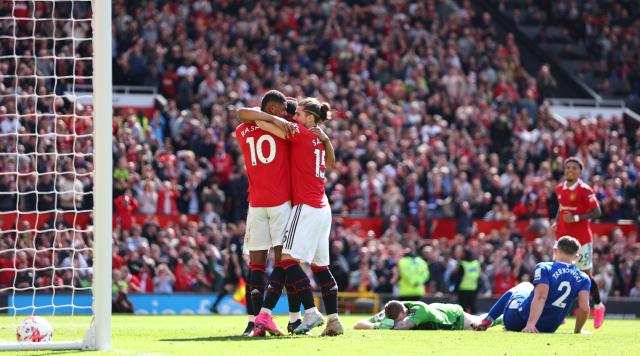 Liverpool hit 10-man Everton for four