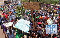 Supporters of the opposition National Super Alliance (NASA) coalition chant slogans during a demonstration calling for the removal of Independent Electoral and Boundaries Commission (IEBC) officials in Kisumu, Kenya September 26, 2017. REUTERS/James Keyi