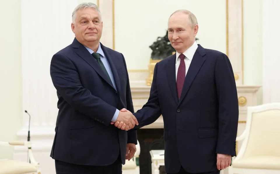 Ông Orban bắt tay với Putin