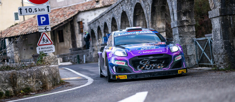 Les plus jeunes de ses concurrents n'étaient pas nés en 1999 quand Loeb a commencé en catégorie reine. Ils marchaient à peine quand l'Alsacien a remporté son premier rallye en 2002.
