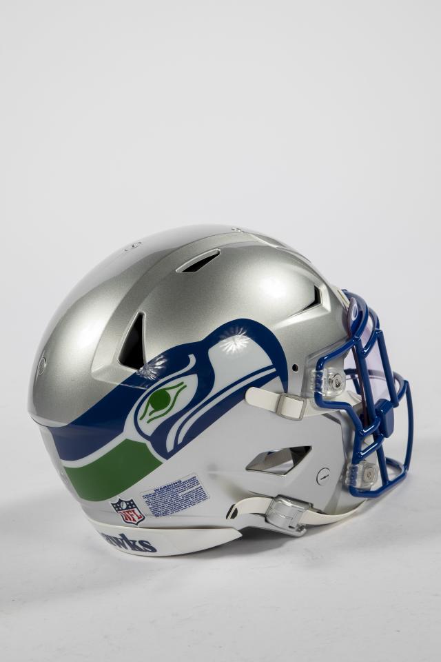 First Look: Seattle Seahawks reveal '90s-era throwback uniforms