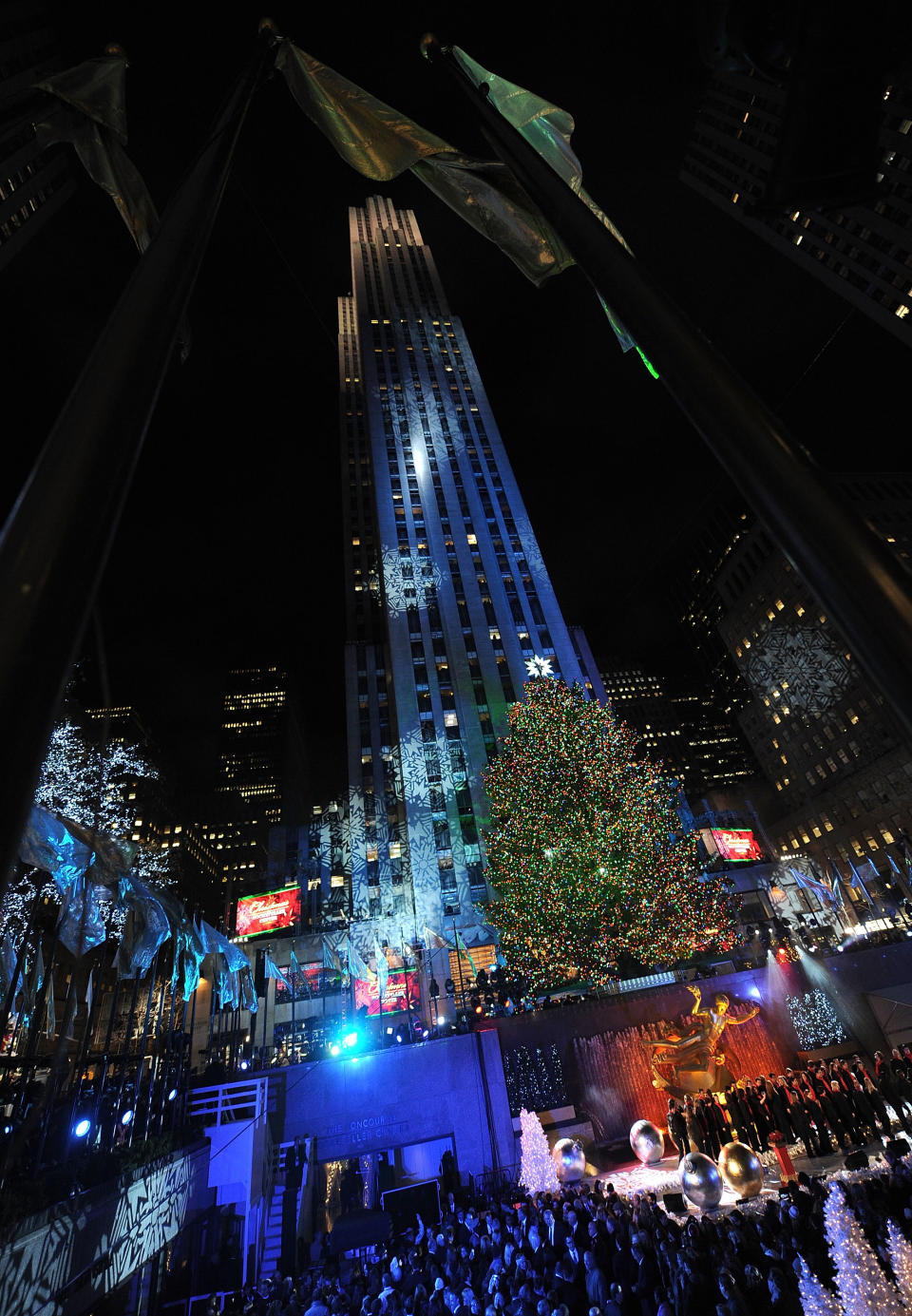 NEW YORK, NY - NOVEMBER 30: A general view of the 2011 Rockefeller Center Christmas tree lighting on November 30, 2011 in New York City. (Photo by Jason Kempin/Getty Images)