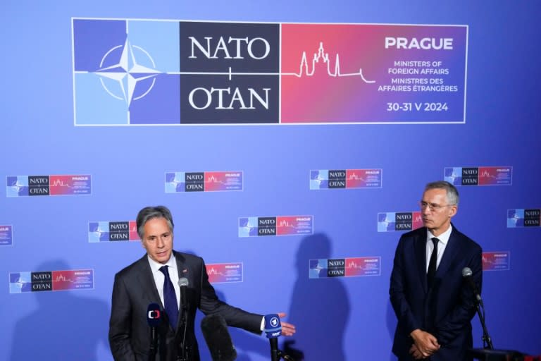 Nato-Länder bringen 40 Milliarden Euro für die Ukraine auf den Weg (Peter David Josek)