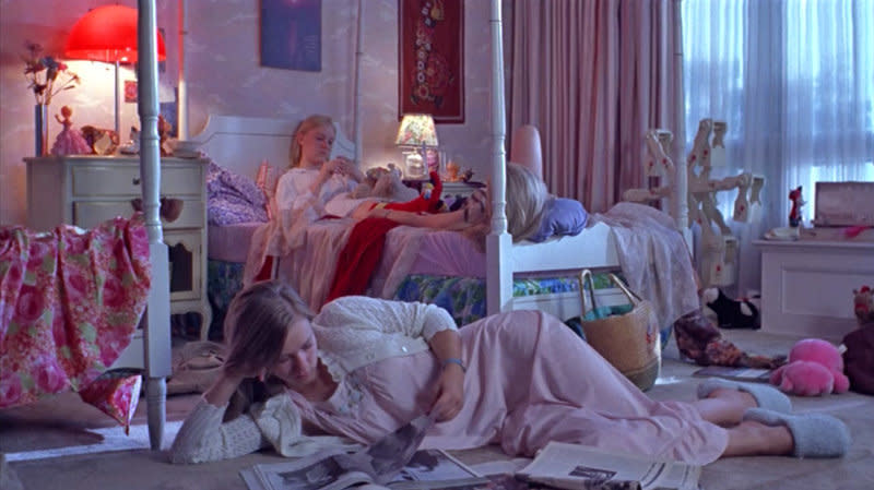 "The Virgin Suicides" (1999) — Paramount Classics via <a href="http://timebombtown.tumblr.com/" target="_blank">timebombtown.tumblr.com</a> 