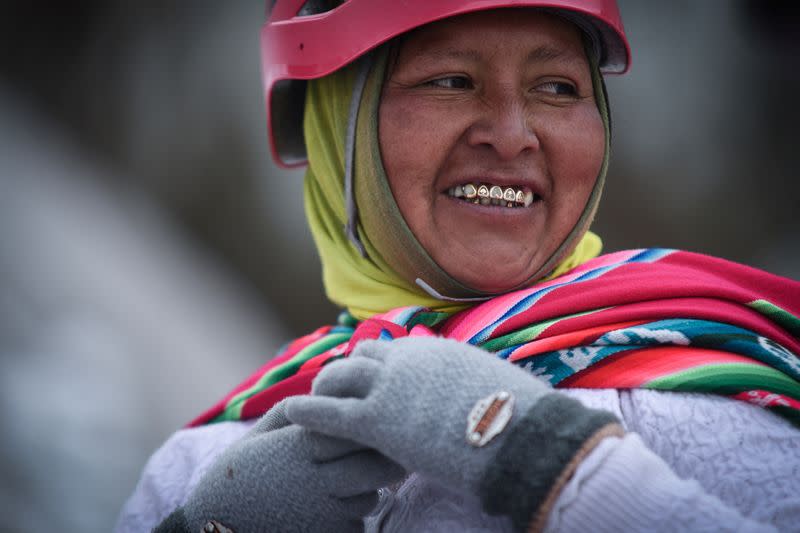 Cholitas escaladoras de Bolivia buscan conquistar su máximo pico