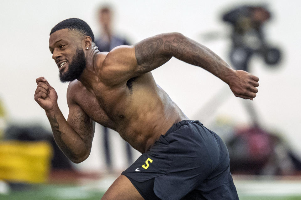 FILE - Oregon's Kayvon Thibodeaux participates in a drill during the school's NFL football Pro Day, Friday, April 1, 2022, in Eugene, Ore. Joe Douglas and the New York Jets enter the NFL draft poised to make franchise history. Thibodeaux could be there when New York goes on the clock. (AP Photo/Andy Nelson, File)