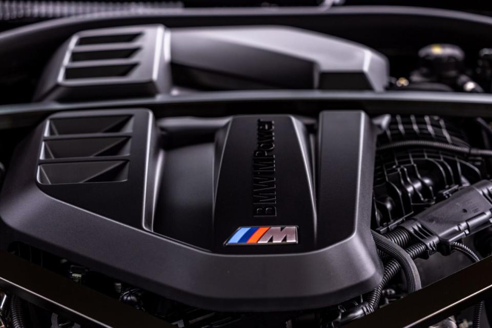 全新BMW-M3-Competition-Touring搭載經典的M-TwinPower-Turbo直列六缸汽油引擎，最大可達510匹馬力，-650牛頓米扭力。0-100kmh加速僅需3.6秒。
